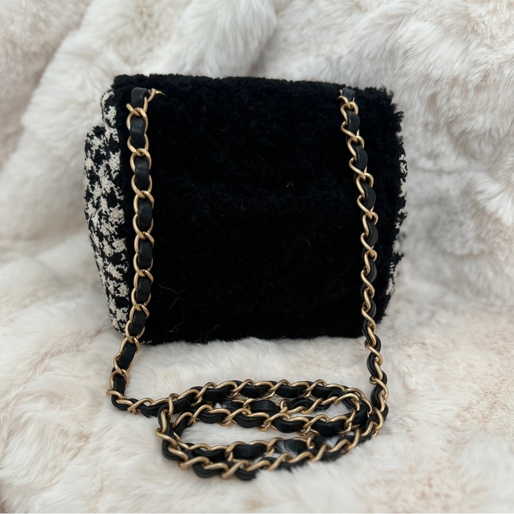 Chanel Tweed Square Mini Classic Flap - Picture 3 of 15